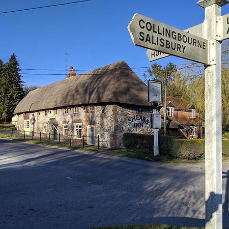 The Shears Inn Marlborough Exterior photo